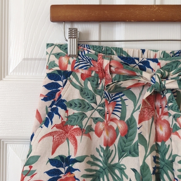 C&C California Tropical Floral Linen Blend High Waisted Wide Leg Shorts Beige 6 - Picture 7 of 11